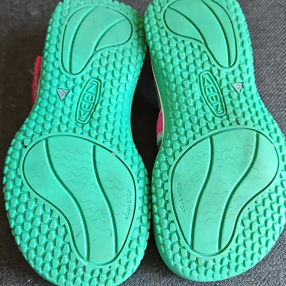 Two Pair Of Kids Water Shoes - Keen and Native - Picture 7 of 13